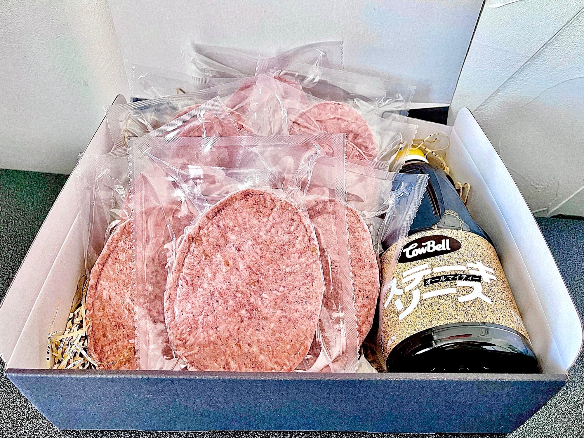 ☆贈答用ビーフハンバーグ150g8枚 & カウベルソース1L
